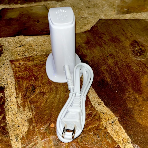 Intertek USB charger 5 port NWOT never used - Picture 3 of 4